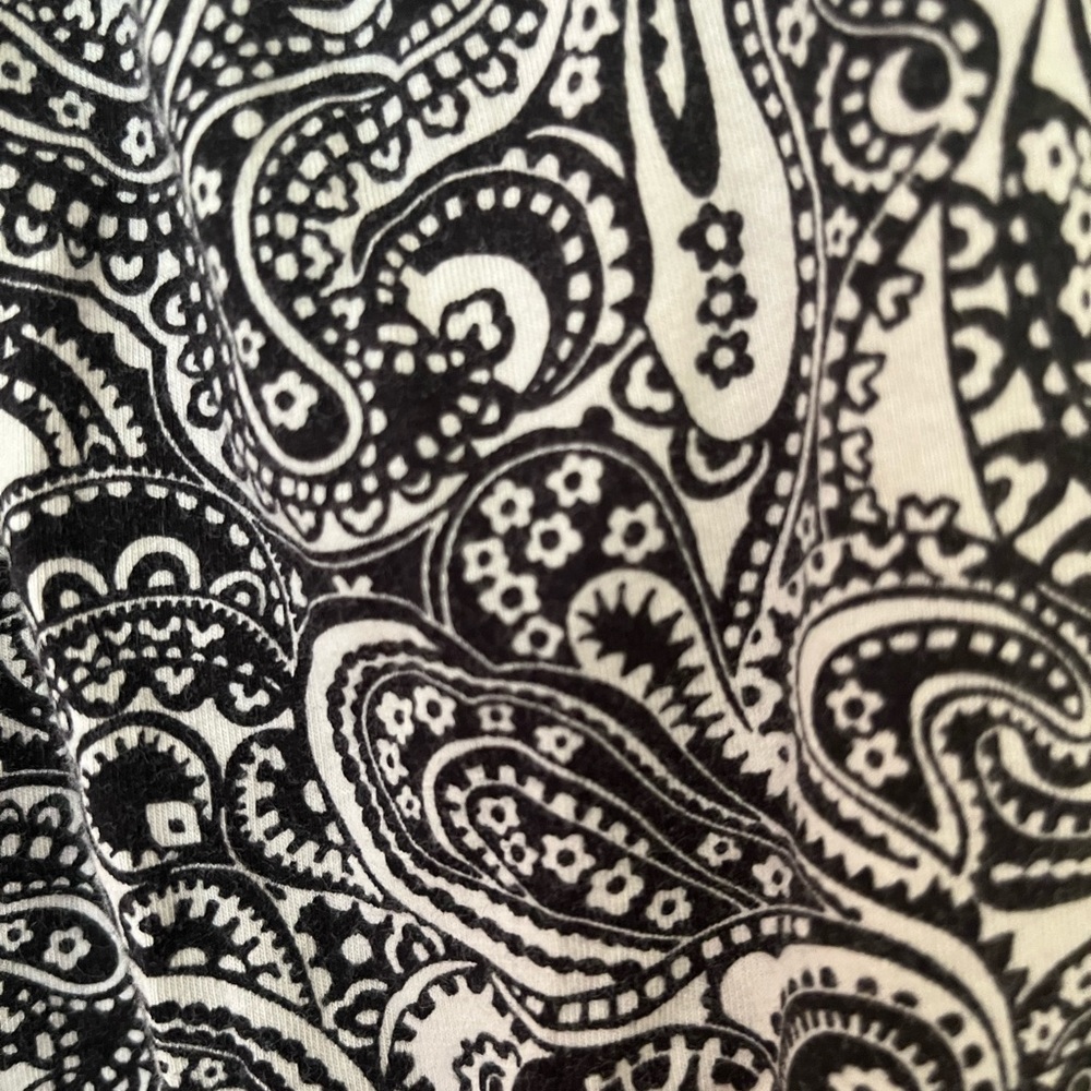 Ann Taylor black and white paisley tank size large - Picture 2 of 5